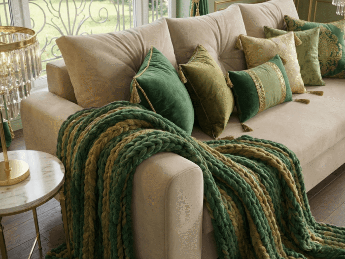 Kadr na podłokietnik Beżowa Sofa Rozkładana 242 CM PRESTON