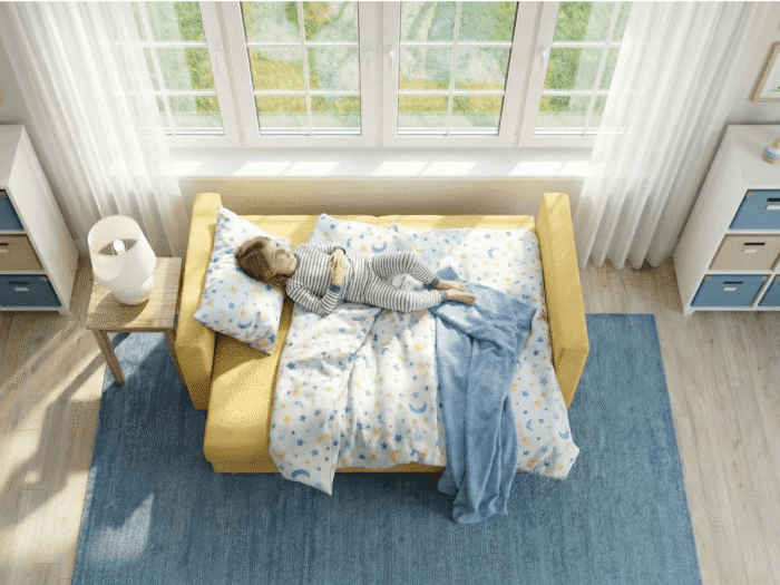 Dziecko w pokoju śpi na kanapie Młodzieżowa Sofa Rozkładana 155 cm DALLAS